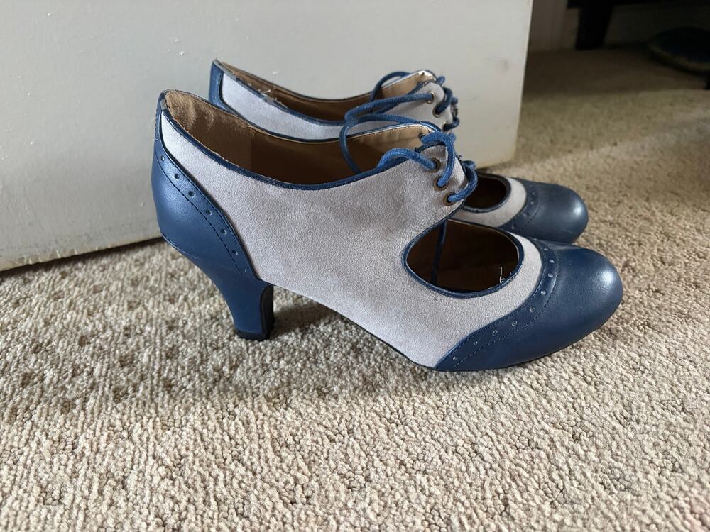 Womens 9 character shoe heels